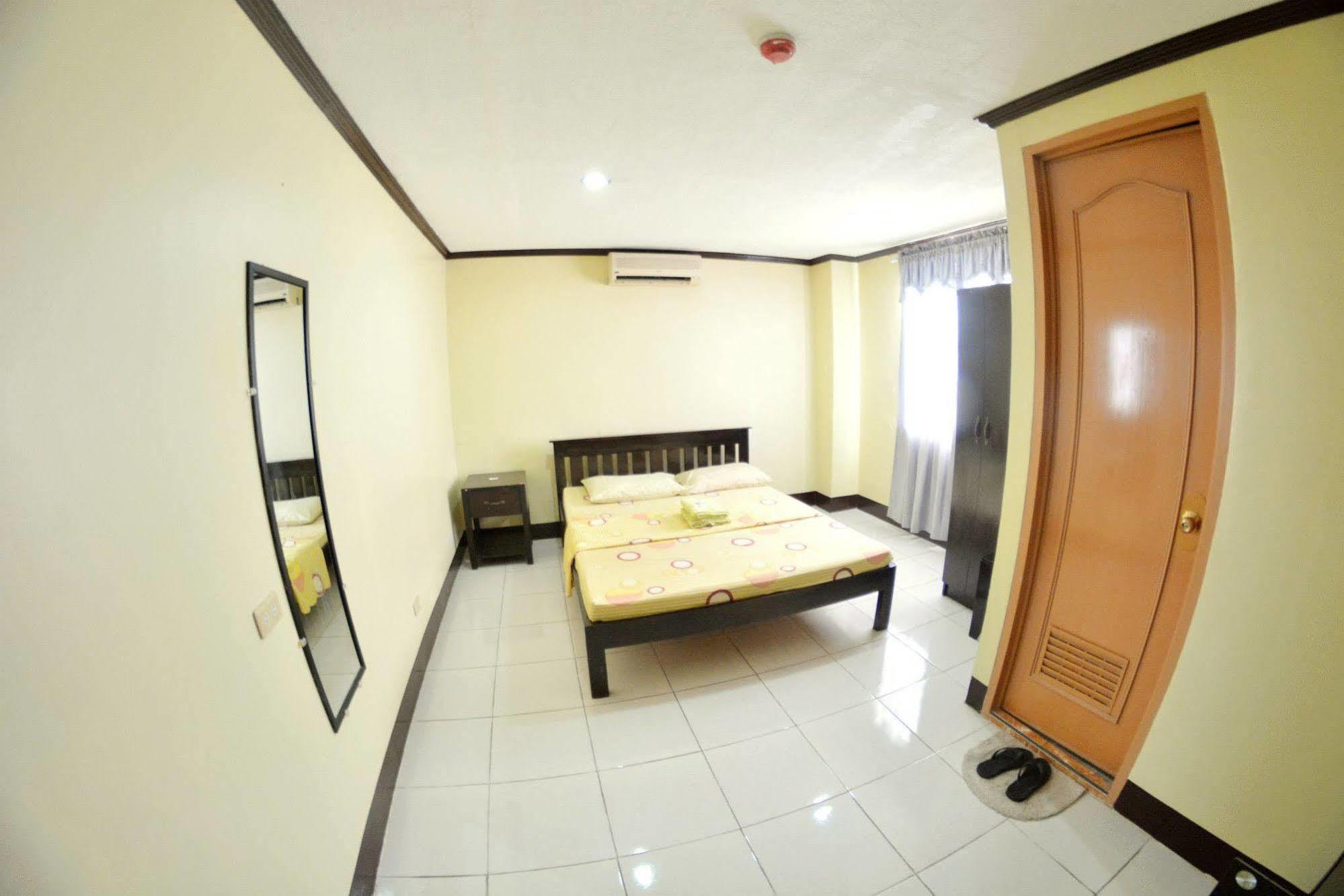 Honey Hunt House Inn Cebu